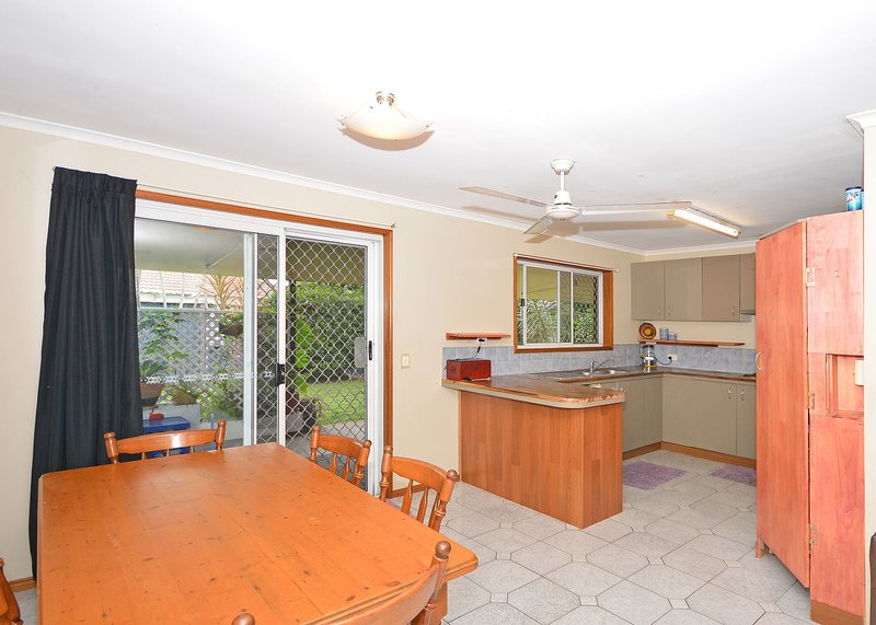 Photo - 43 Sunset Crescent, Torquay QLD 4655 - Image 2