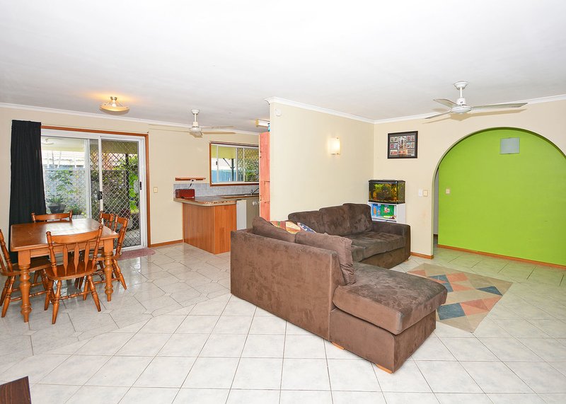 Photo - 43 Sunset Crescent, Torquay QLD 4655 - Image 4