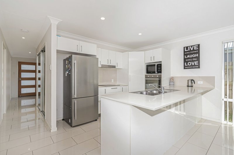 Photo - 43 Sunshine Crescent, Caloundra West QLD 4551 - Image 2