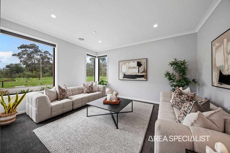 Photo - 43 Timberline Parkway, Pakenham VIC 3810 - Image 3