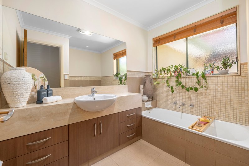 Photo - 43 Trisha Drive, Rowville VIC 3178 - Image 17