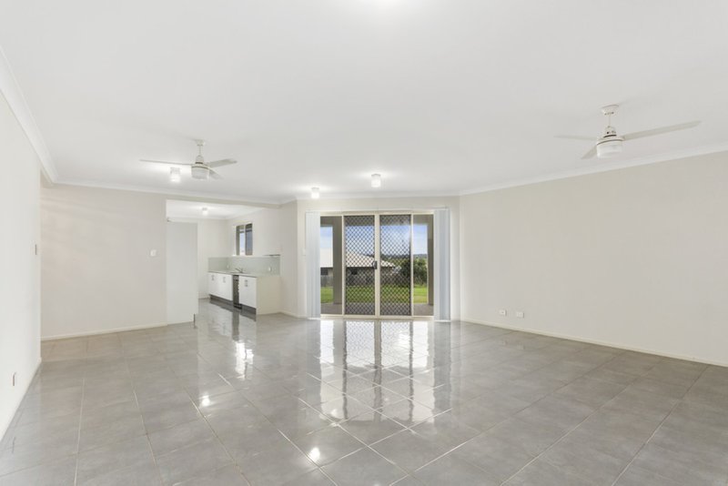 Photo - 43 Tulip Street, Yamanto QLD 4305 - Image 7