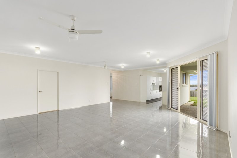 Photo - 43 Tulip Street, Yamanto QLD 4305 - Image 8