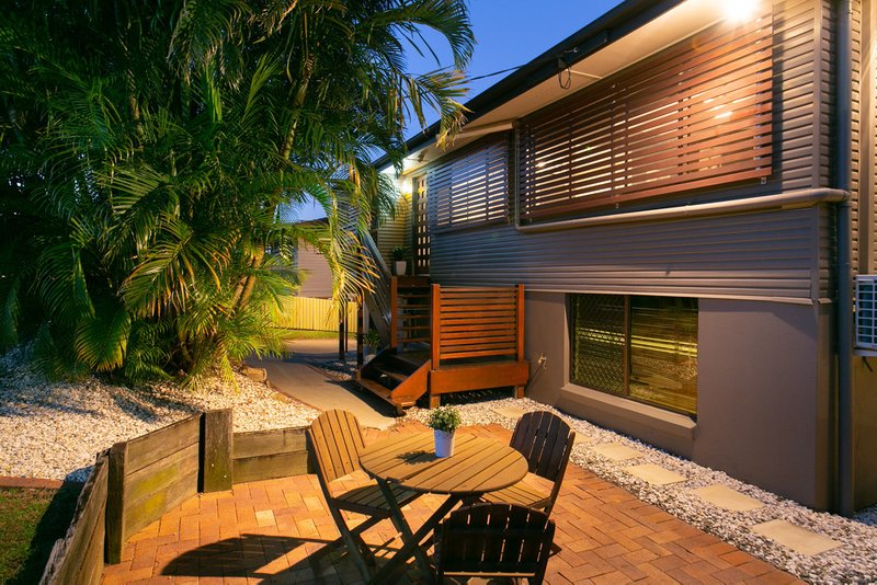 Photo - 43 Valentia Street, Mansfield QLD 4122 - Image 3