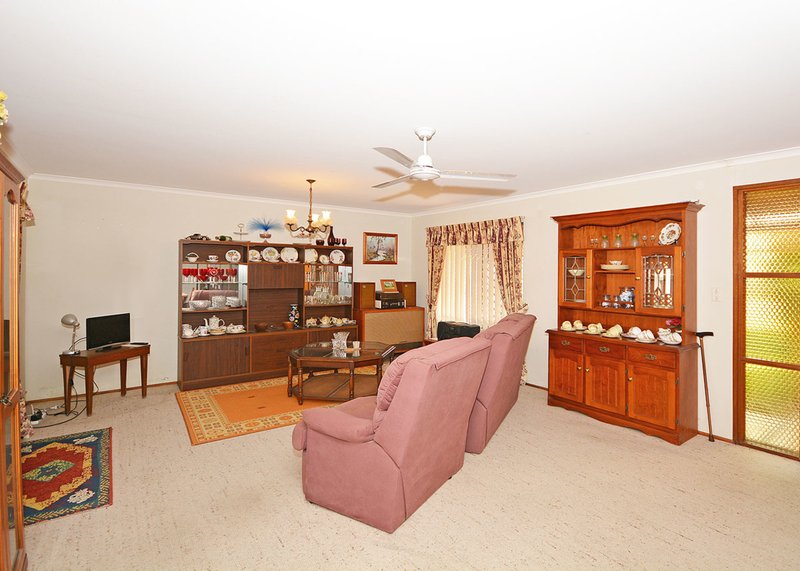 Photo - 43 Vanda Street, Urangan QLD 4655 - Image 3