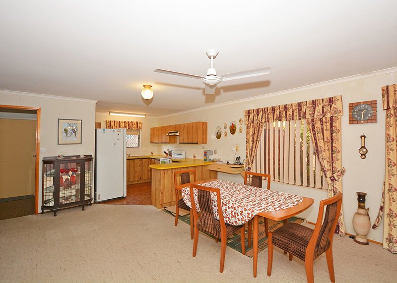 Photo - 43 Vanda Street, Urangan QLD 4655 - Image 5