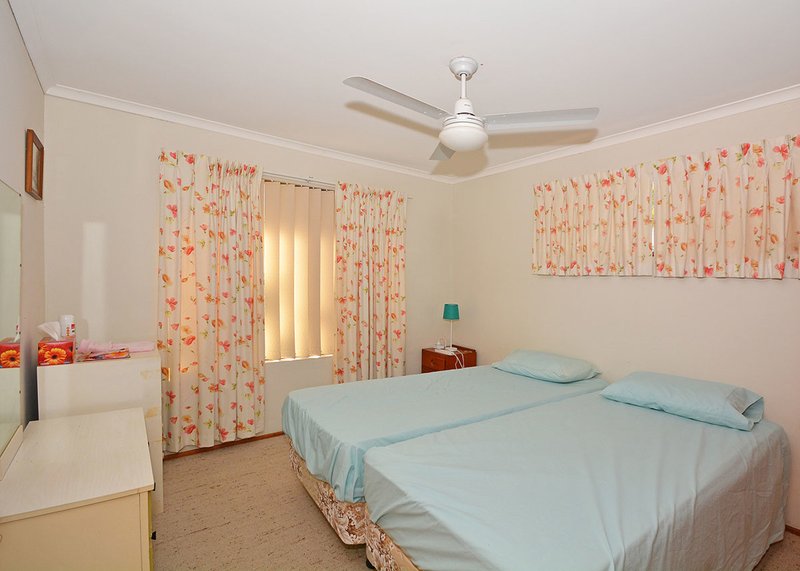 Photo - 43 Vanda Street, Urangan QLD 4655 - Image 11