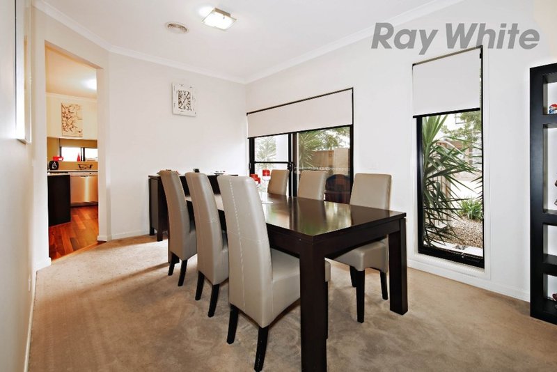 Photo - 43 Vaucluse Boulevard, Point Cook VIC 3030 - Image 4