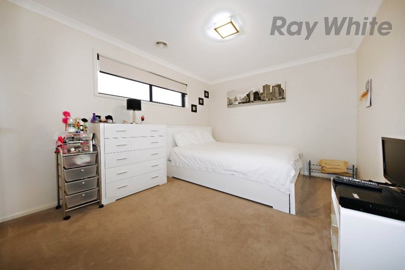 Photo - 43 Vaucluse Boulevard, Point Cook VIC 3030 - Image 17