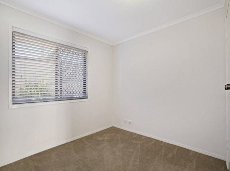 Photo - 43 Vaucluse Crescent, Petrie QLD 4502 - Image 7