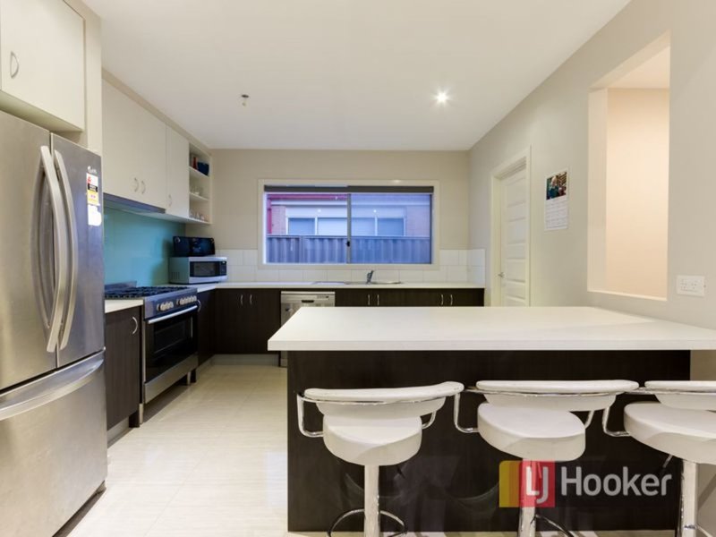 Photo - 43 Villella Drive, Pakenham VIC 3810 - Image 2