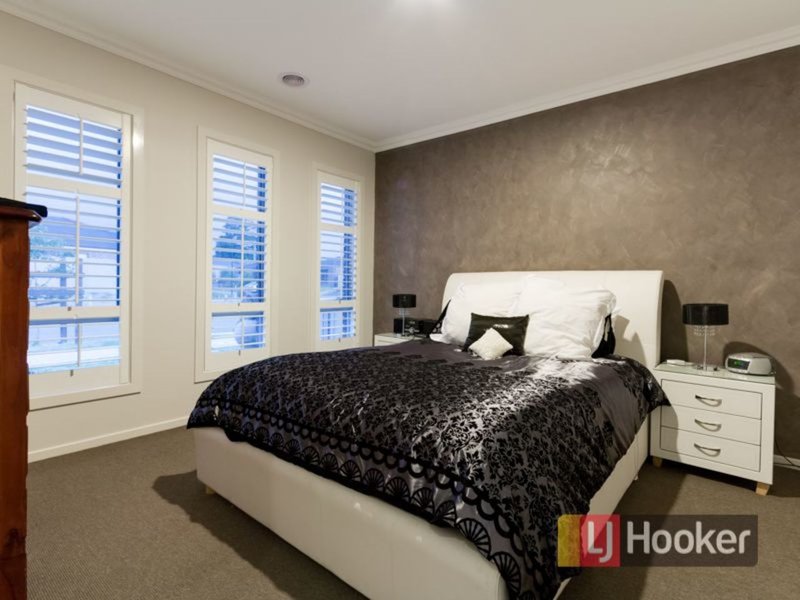 Photo - 43 Villella Drive, Pakenham VIC 3810 - Image 9