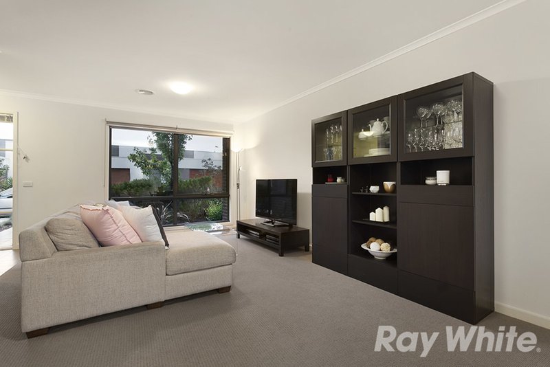 Photo - 43 Waverley Park Drive, Mulgrave VIC 3170 - Image 3