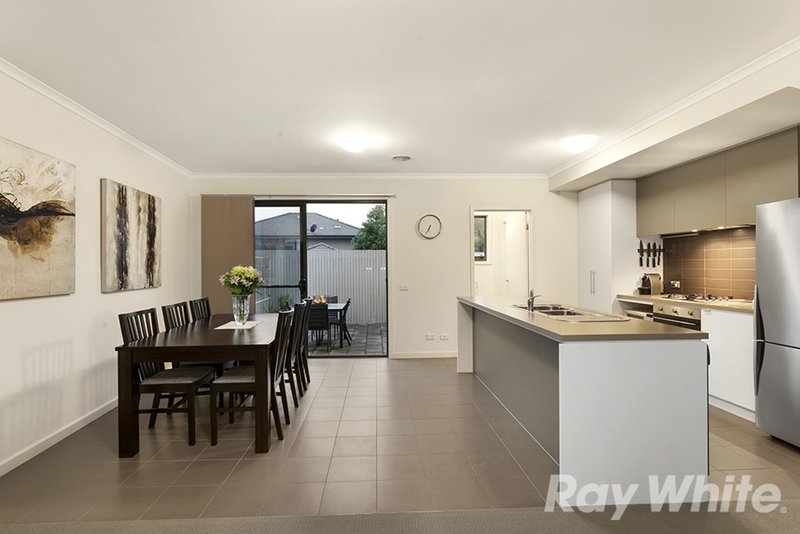 Photo - 43 Waverley Park Drive, Mulgrave VIC 3170 - Image 4