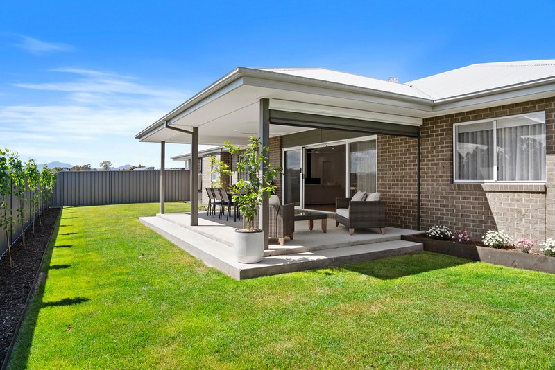 Photo - 43 Williams Drive, Mansfield VIC 3722 - Image 11