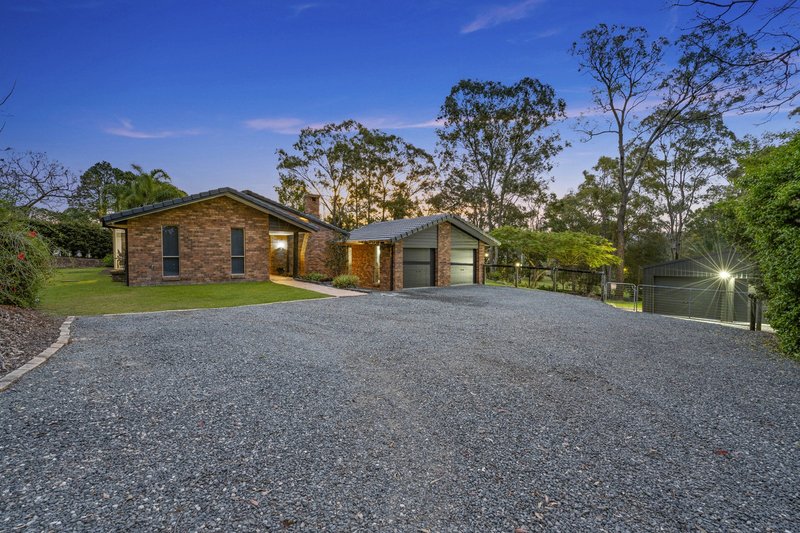 Photo - 43 Winderadeen Drive, Highland Park QLD 4211 - Image 15