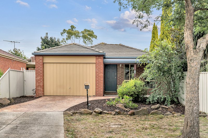 Photo - 43 Woodlea Crescent, Craigieburn VIC 3064 - Image 3