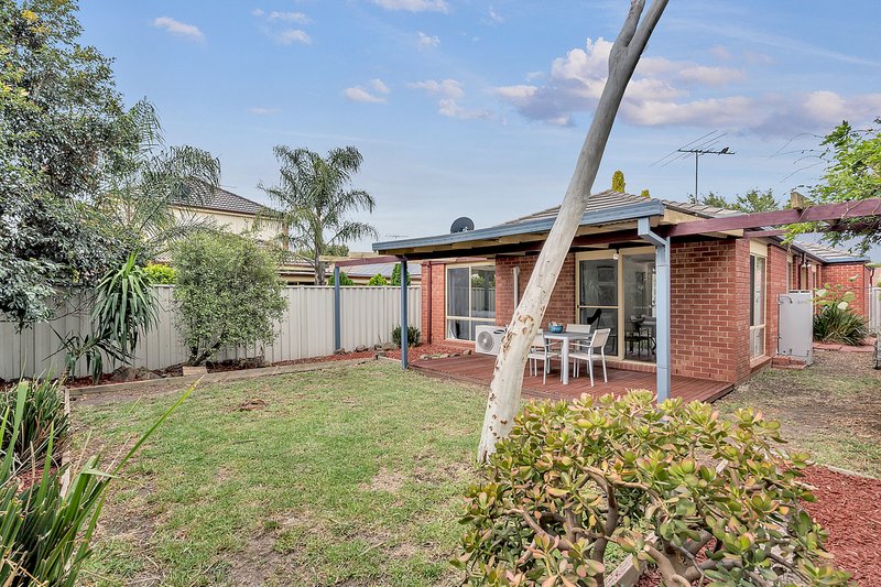 Photo - 43 Woodlea Crescent, Craigieburn VIC 3064 - Image 16