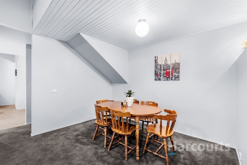 Photo - 43 Yorkminster Avenue, Wantirna VIC 3152 - Image 4