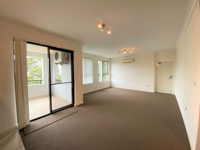 Photo - 4/30-32 Lydbrook Street, Westmead NSW 2145 - Image 2