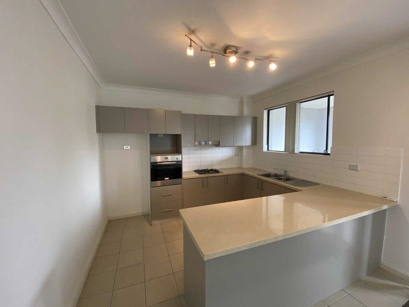 Photo - 4/30-32 Lydbrook Street, Westmead NSW 2145 - Image 3