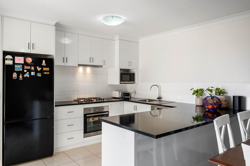 Photo - 4/30 Arava Circle, Aveley WA 6069 - Image 6
