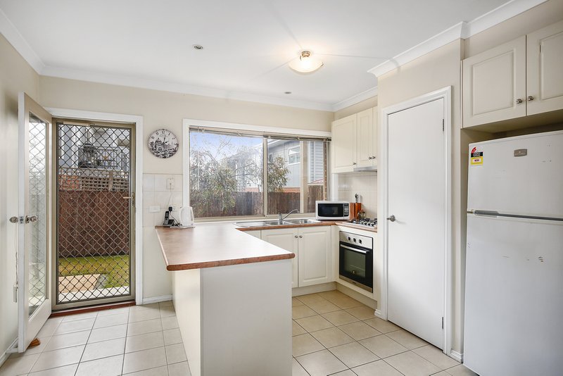 Photo - 4/30 Cave Hill Road, Lilydale VIC 3140 - Image 2