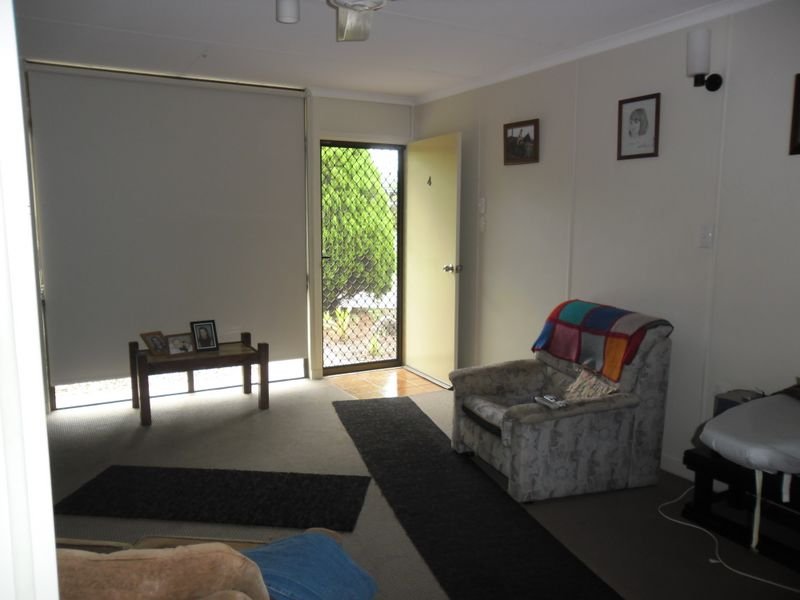 Photo - 4/30 Knight Street, Kingaroy QLD 4610 - Image 4