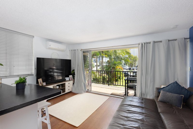 Photo - 4/30 Lanham Street, Coolangatta QLD 4225 - Image 2