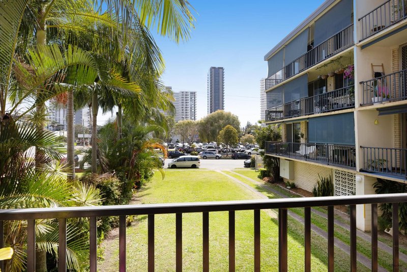 Photo - 4/30 Lanham Street, Coolangatta QLD 4225 - Image 3