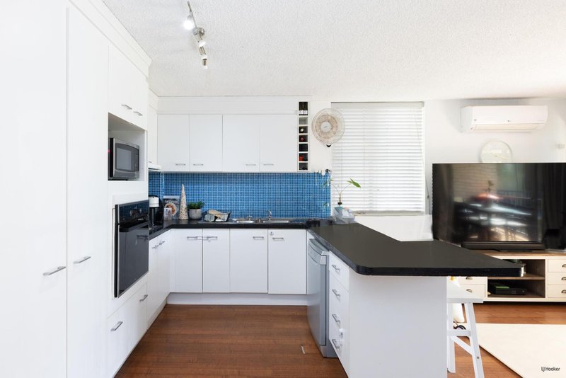 Photo - 4/30 Lanham Street, Coolangatta QLD 4225 - Image 5