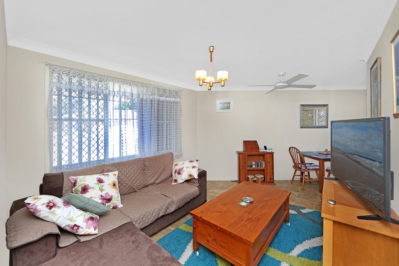 Photo - 4/30 Natuna Avenue, Budgewoi NSW 2262 - Image 7