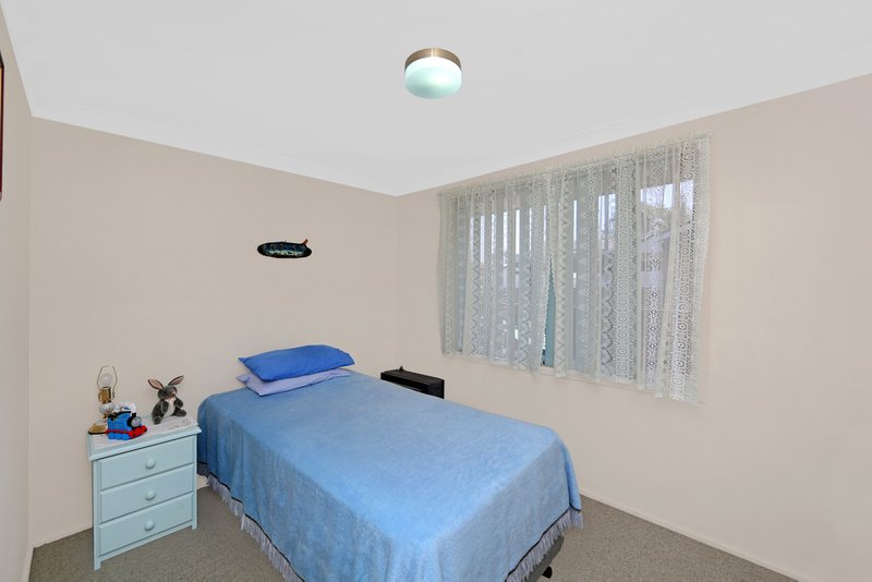 Photo - 4/30 Natuna Avenue, Budgewoi NSW 2262 - Image 10