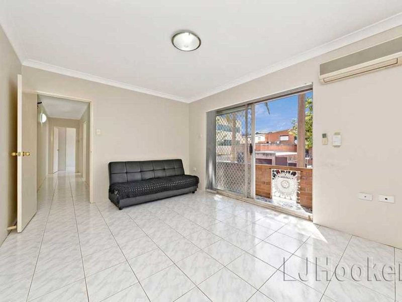 Photo - 4/30 The Crescent, Homebush NSW 2140 - Image 2