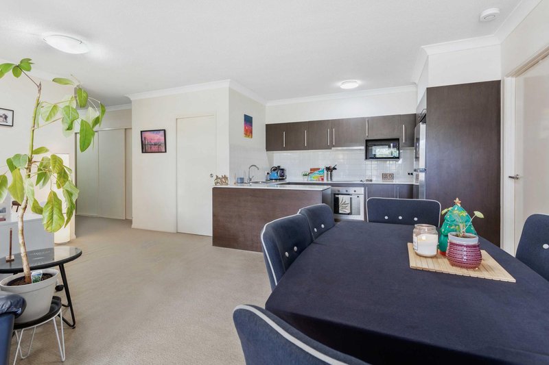 Photo - 4301/12-14 Executive Drive, Burleigh Waters QLD 4220 - Image 12