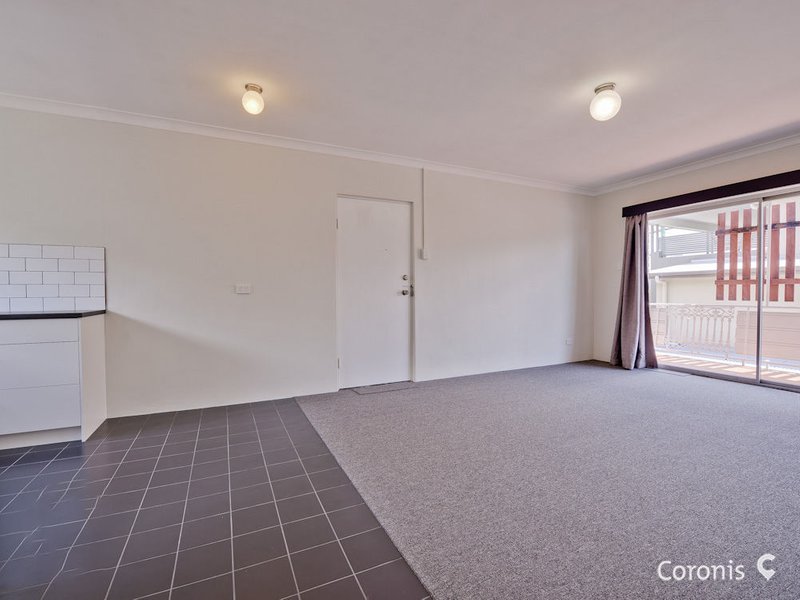 Photo - 4/302 Cavendish Road, Coorparoo QLD 4151 - Image 8