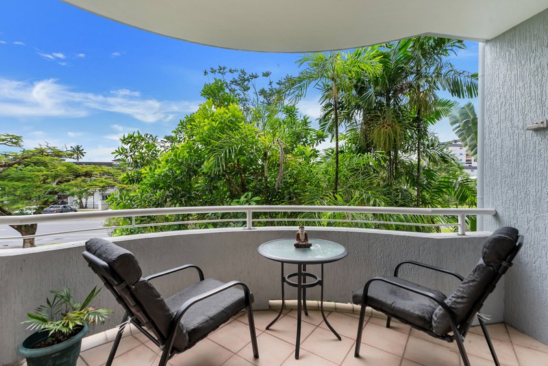 Photo - 4/303-305 Lake Street, Cairns North QLD 4870 - Image 2