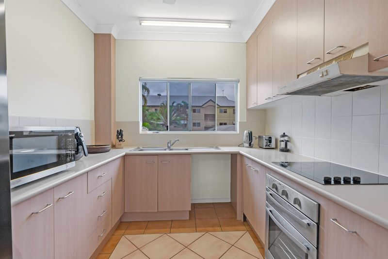 Photo - 4/303-305 Lake Street, Cairns North QLD 4870 - Image 4