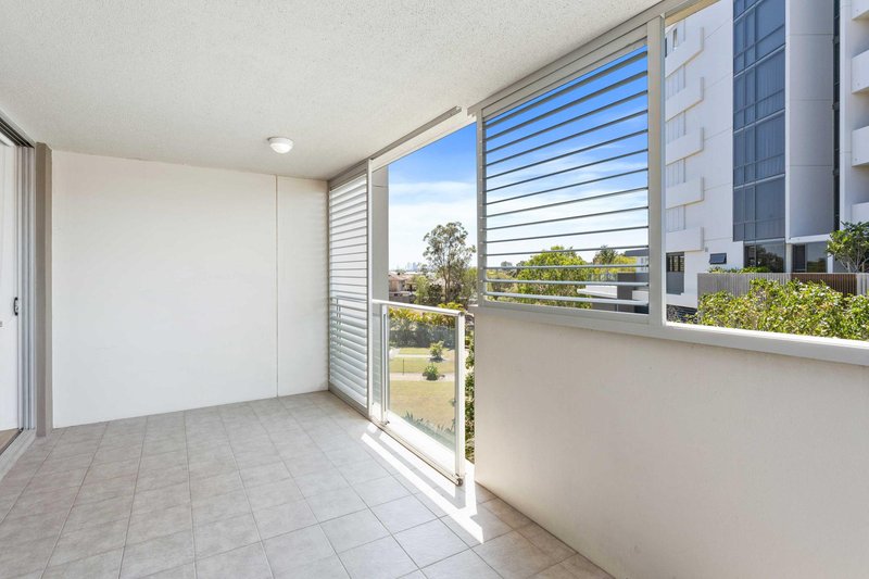 Photo - 4304/12-14 Executive Drive, Burleigh Waters QLD 4220 - Image 6