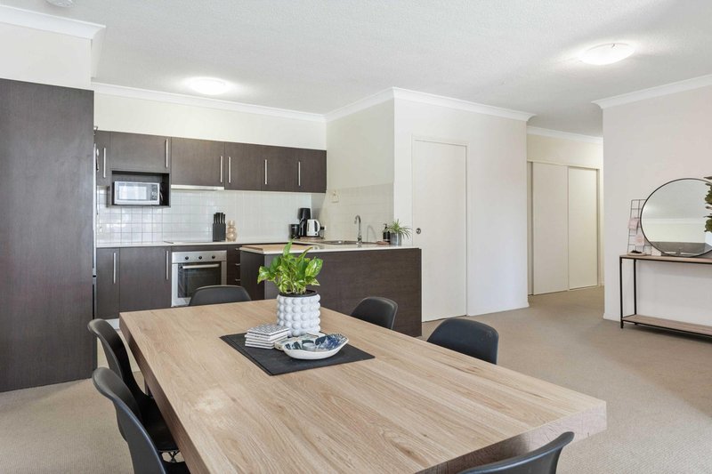 Photo - 4304/12-14 Executive Drive, Burleigh Waters QLD 4220 - Image 8