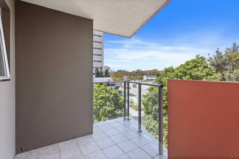 Photo - 4304/12-14 Executive Drive, Burleigh Waters QLD 4220 - Image 11