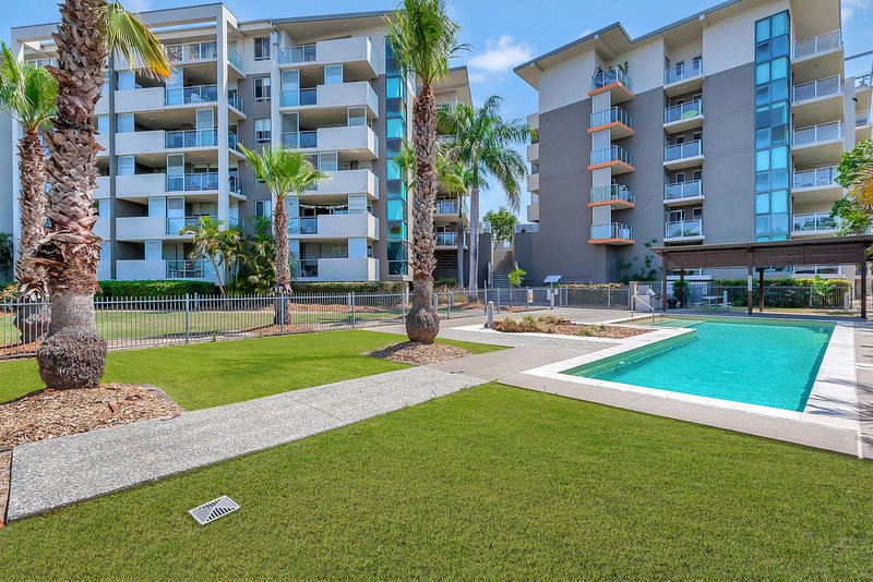 Photo - 4304/12-14 Executive Drive, Burleigh Waters QLD 4220 - Image 16