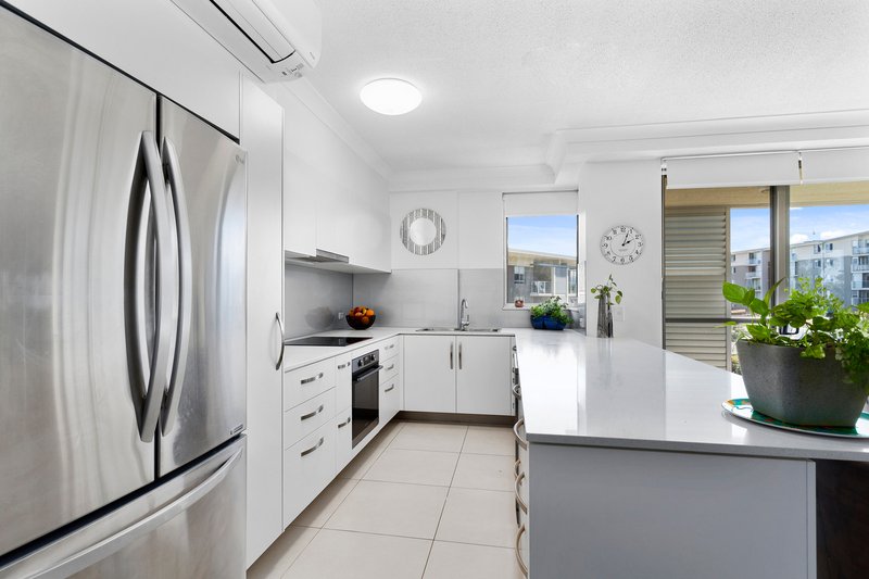 Photo - 4306/12 Executive Drive, Burleigh Waters QLD 4220 - Image 5