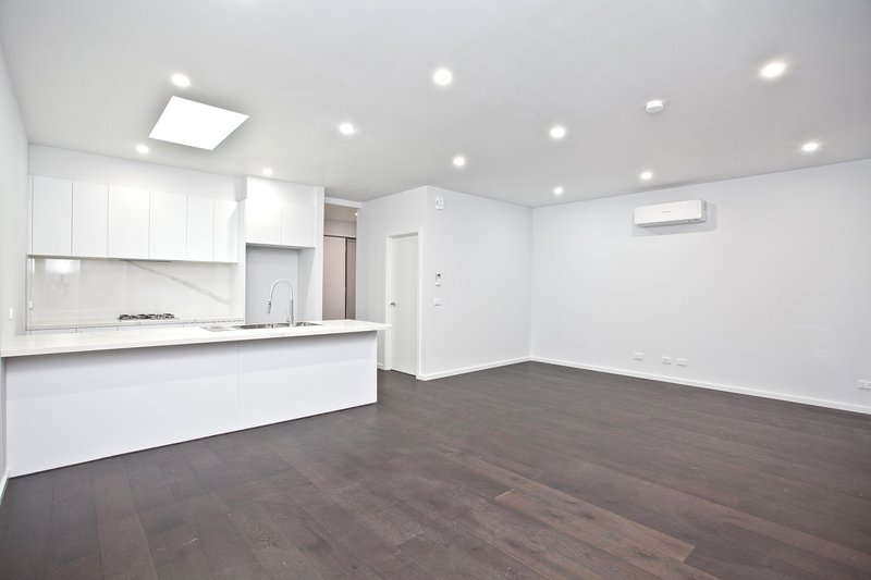 Photo - 4/30A Graham Street, Sunshine VIC 3020 - Image 5