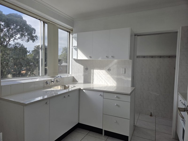 Photo - 4/31-35 Forbes Street, Liverpool NSW 2170 - Image 5