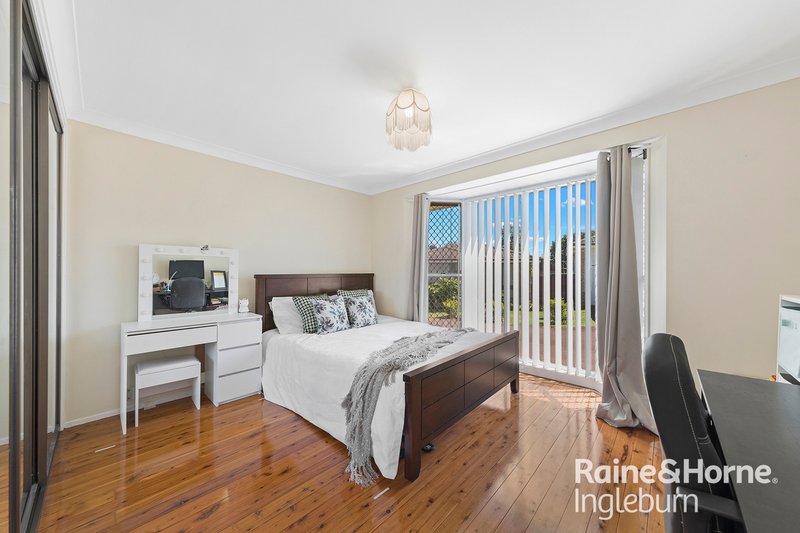 Photo - 4/31 Belmont Road, Glenfield NSW 2167 - Image 2