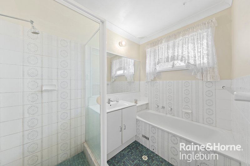 Photo - 4/31 Belmont Road, Glenfield NSW 2167 - Image 3