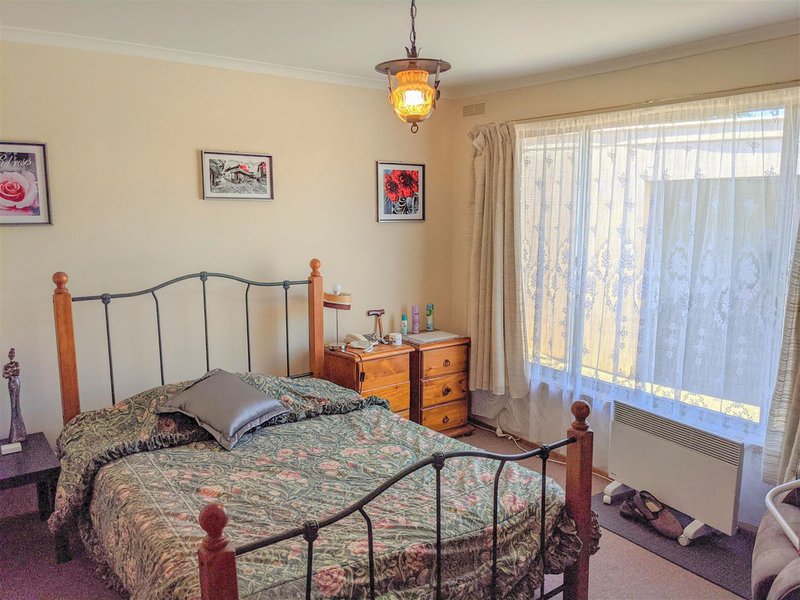 Photo - 4/31 Beverin Street, Sebastopol VIC 3356 - Image 5