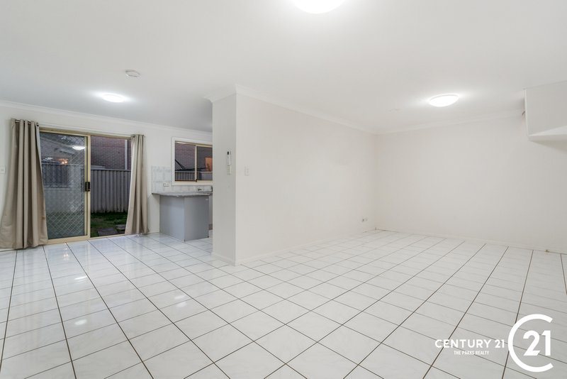 Photo - 4/31 Corriedale Street, Wakeley NSW 2176 - Image 3