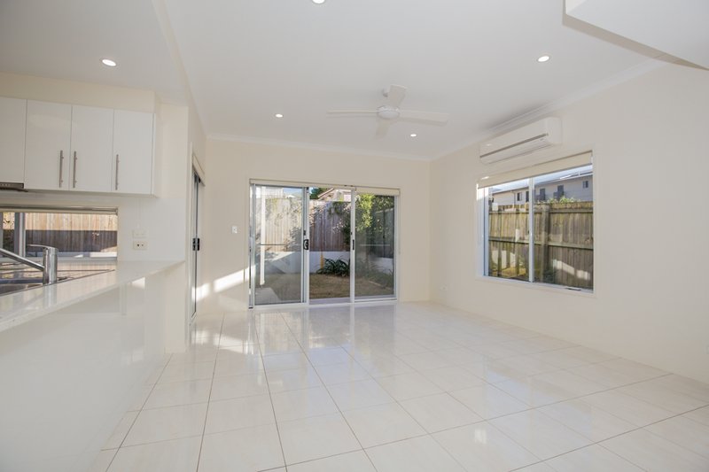 Photo - 4/31 Helles Street, Moorooka QLD 4105 - Image 2